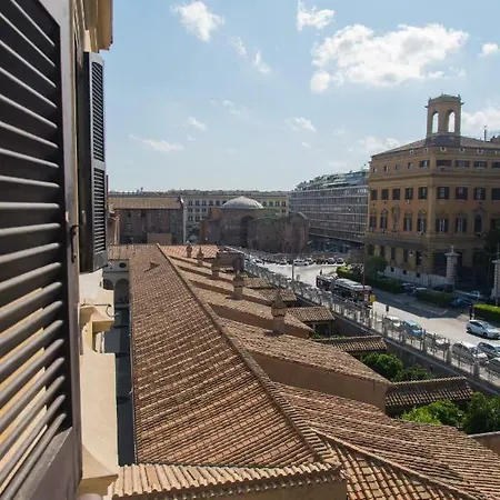 Le Naiadi شقة روما